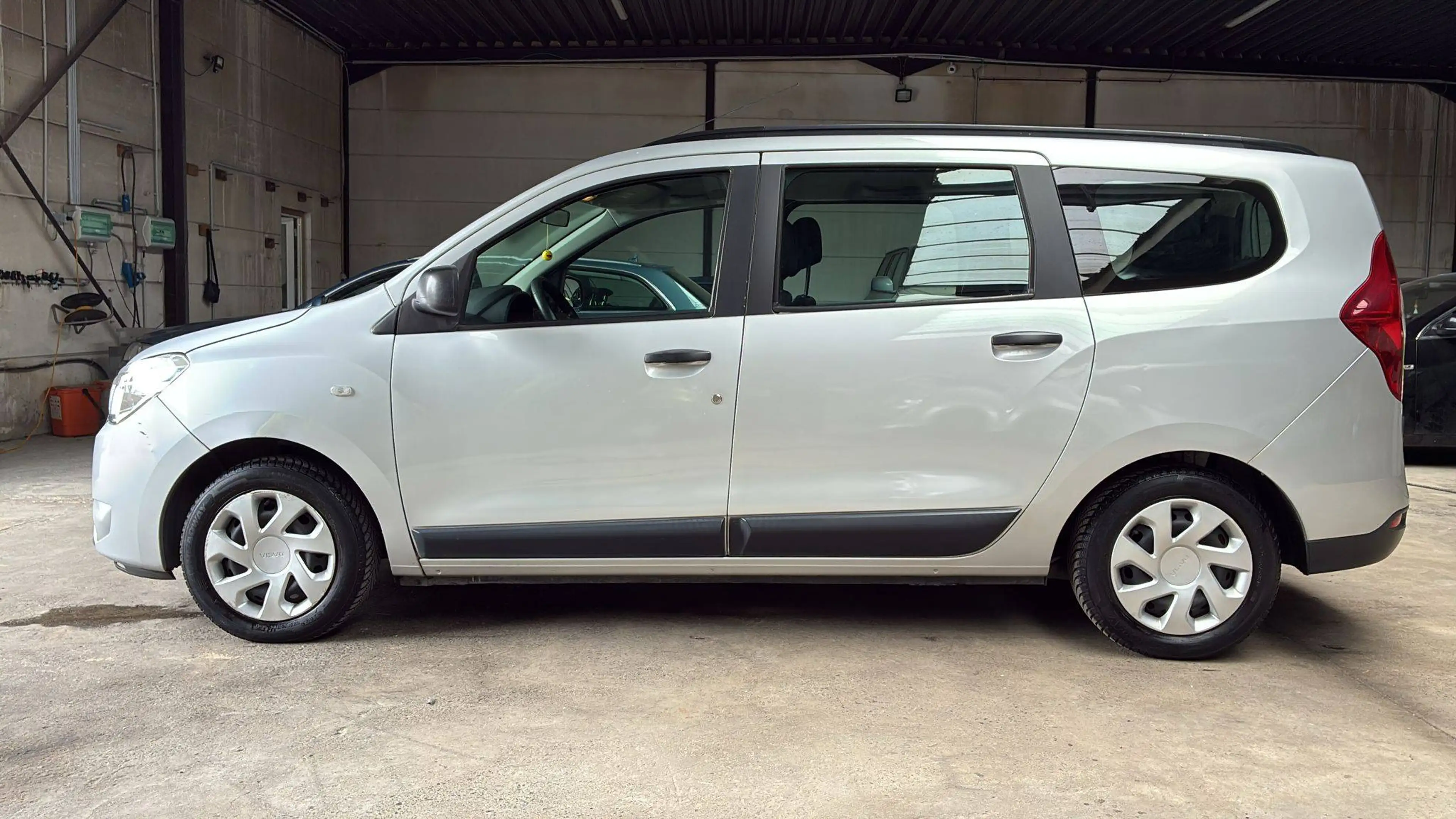 Dacia Lodgy ✅ Lodgy 1.6i  7pl. — photo 2
