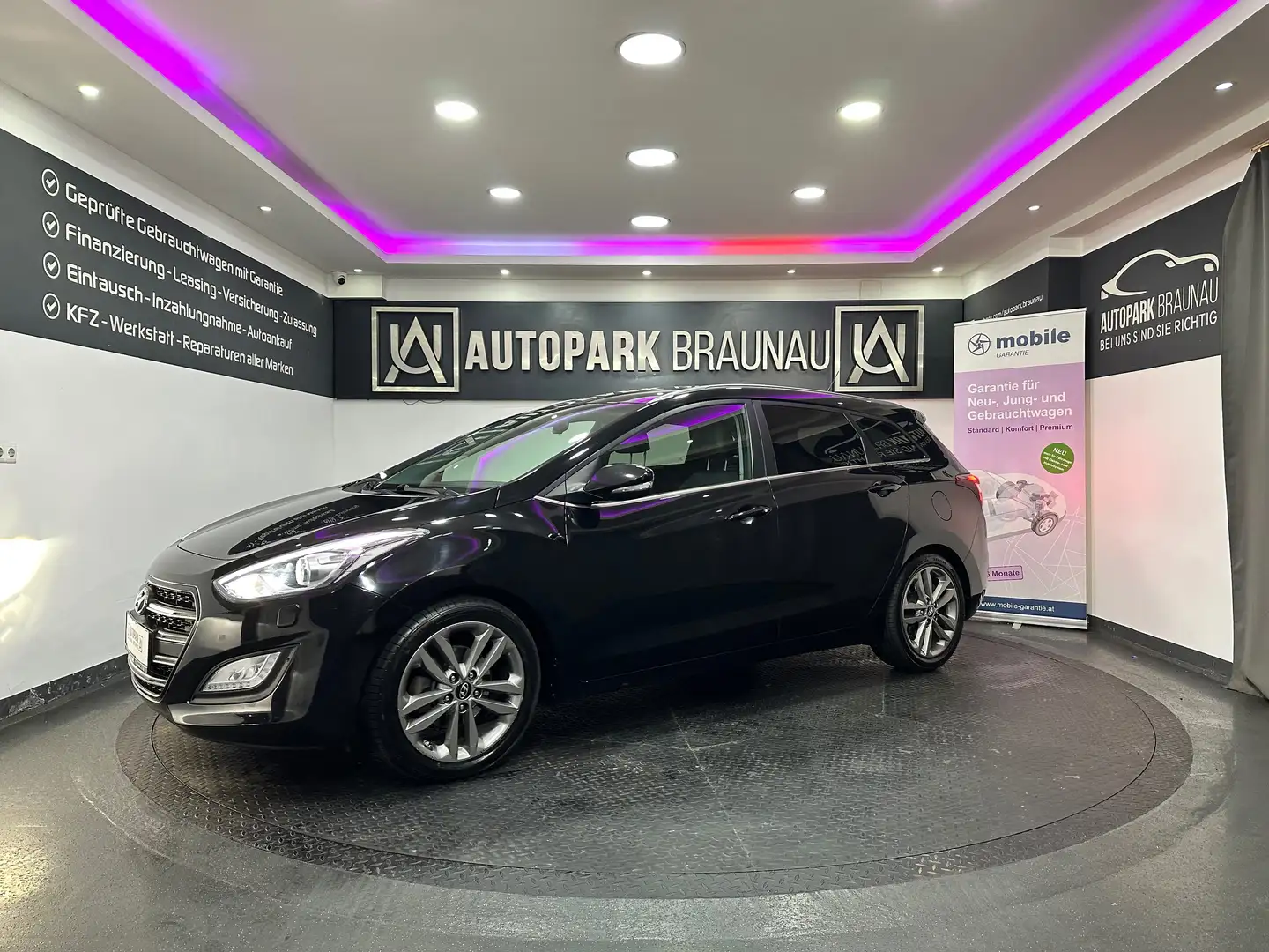 Hyundai i30 1,6 CW CRDi DCT Premium *AUTOMATIK*XENON* Schwarz - 2