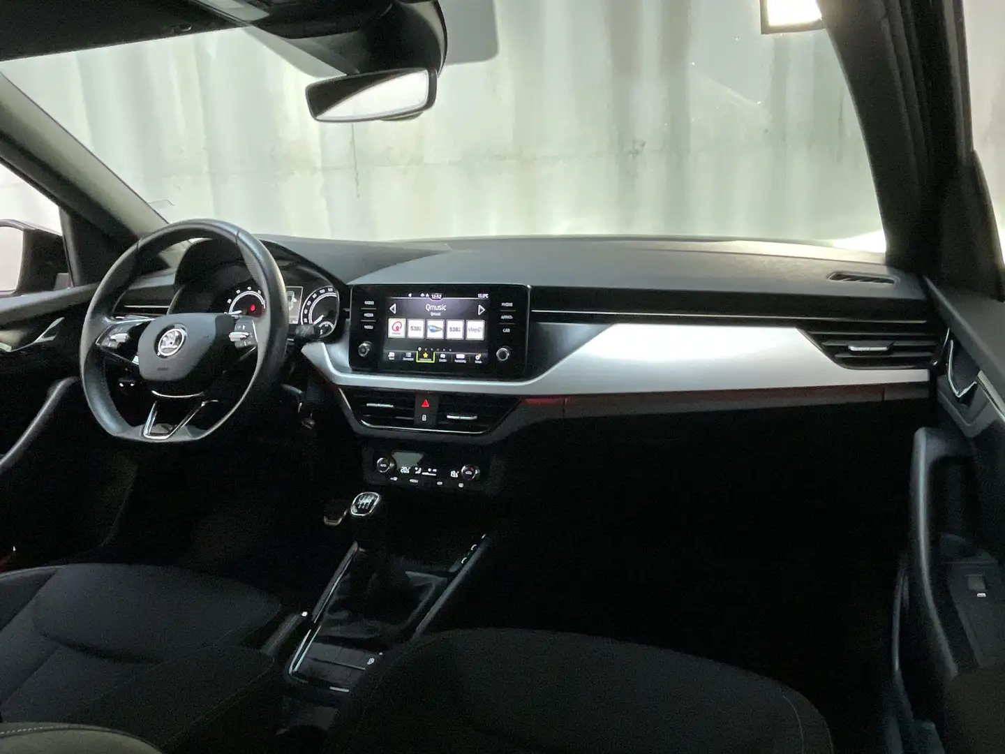 Skoda Kamiq 1.0 TSI 110pk 6-bak Sport Business Climate Control Schwarz - 2