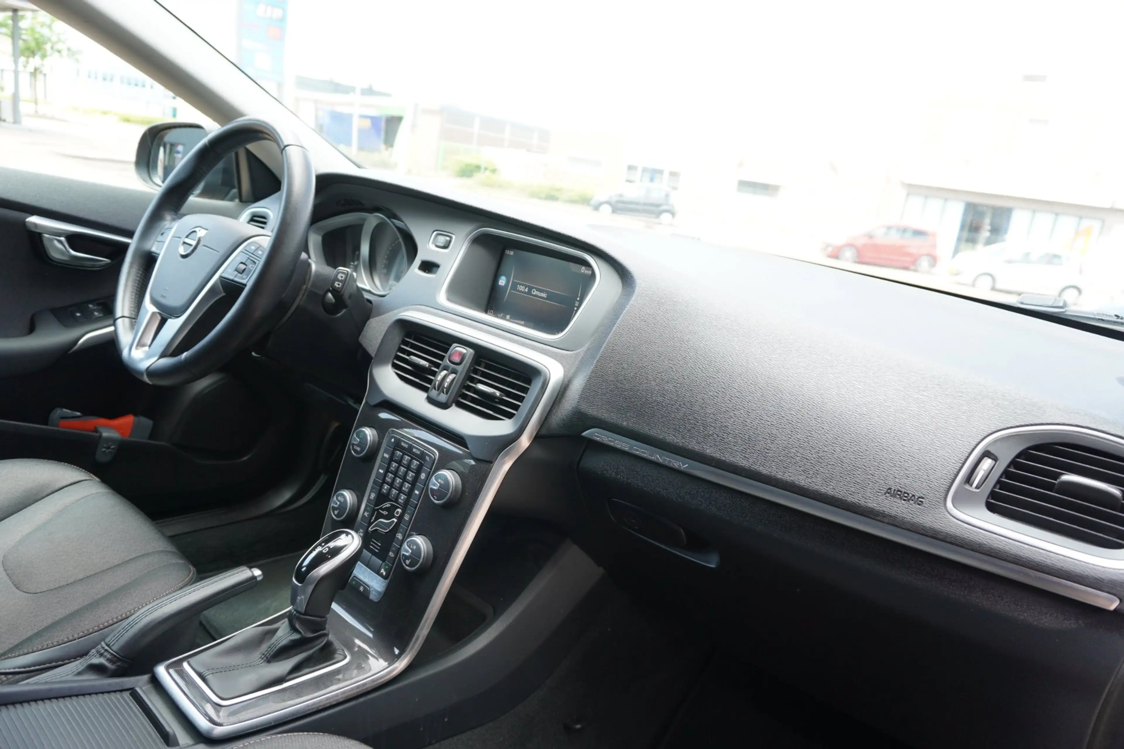 Volvo V40 Cross Country 2.0 T4 Kinetic Automaat | Airco | Navigatie | 190P — photo 16