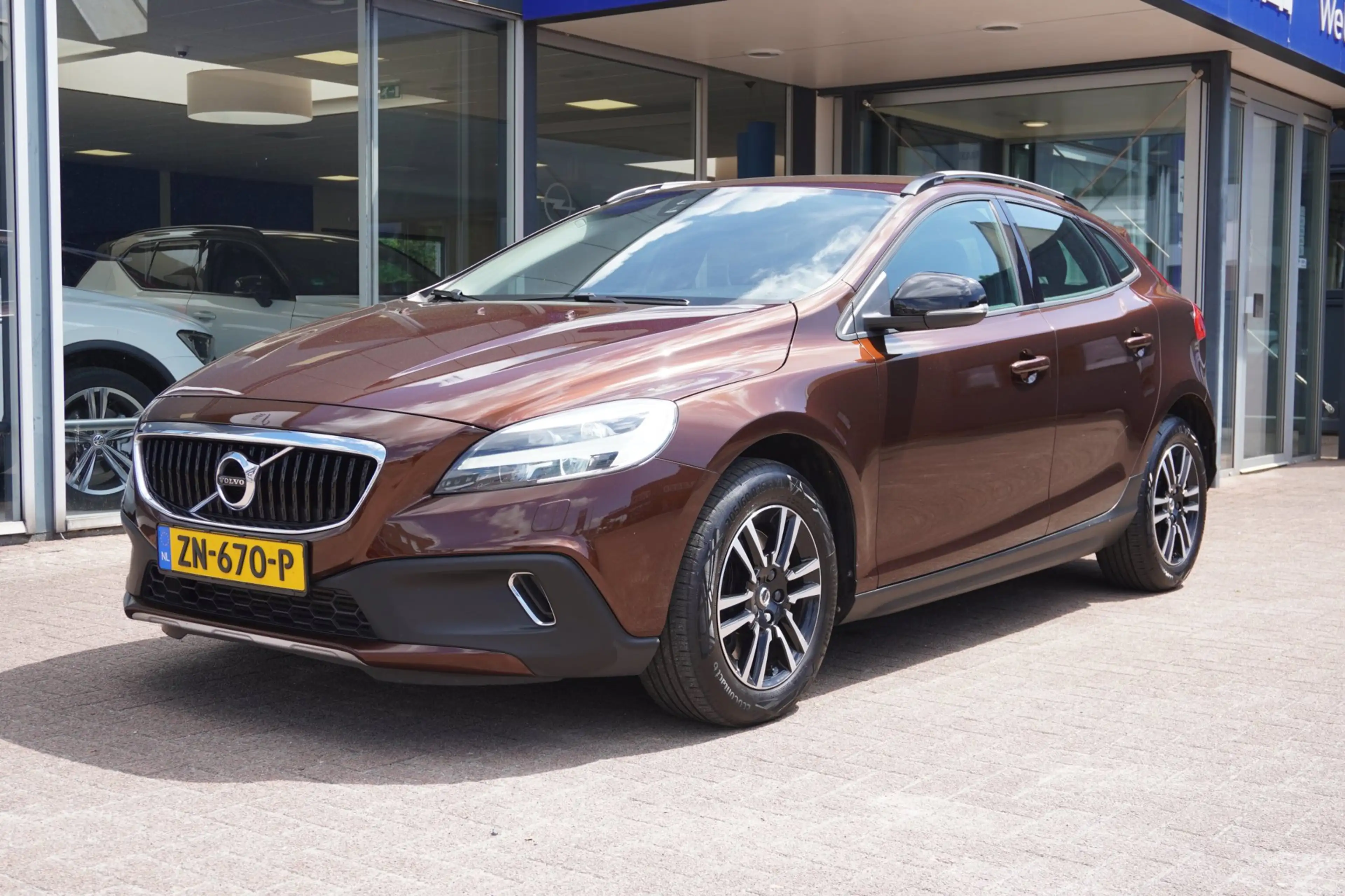 Volvo V40 Cross Country 2.0 T4 Kinetic Automaat | Airco | Navigatie | 190P — photo 5
