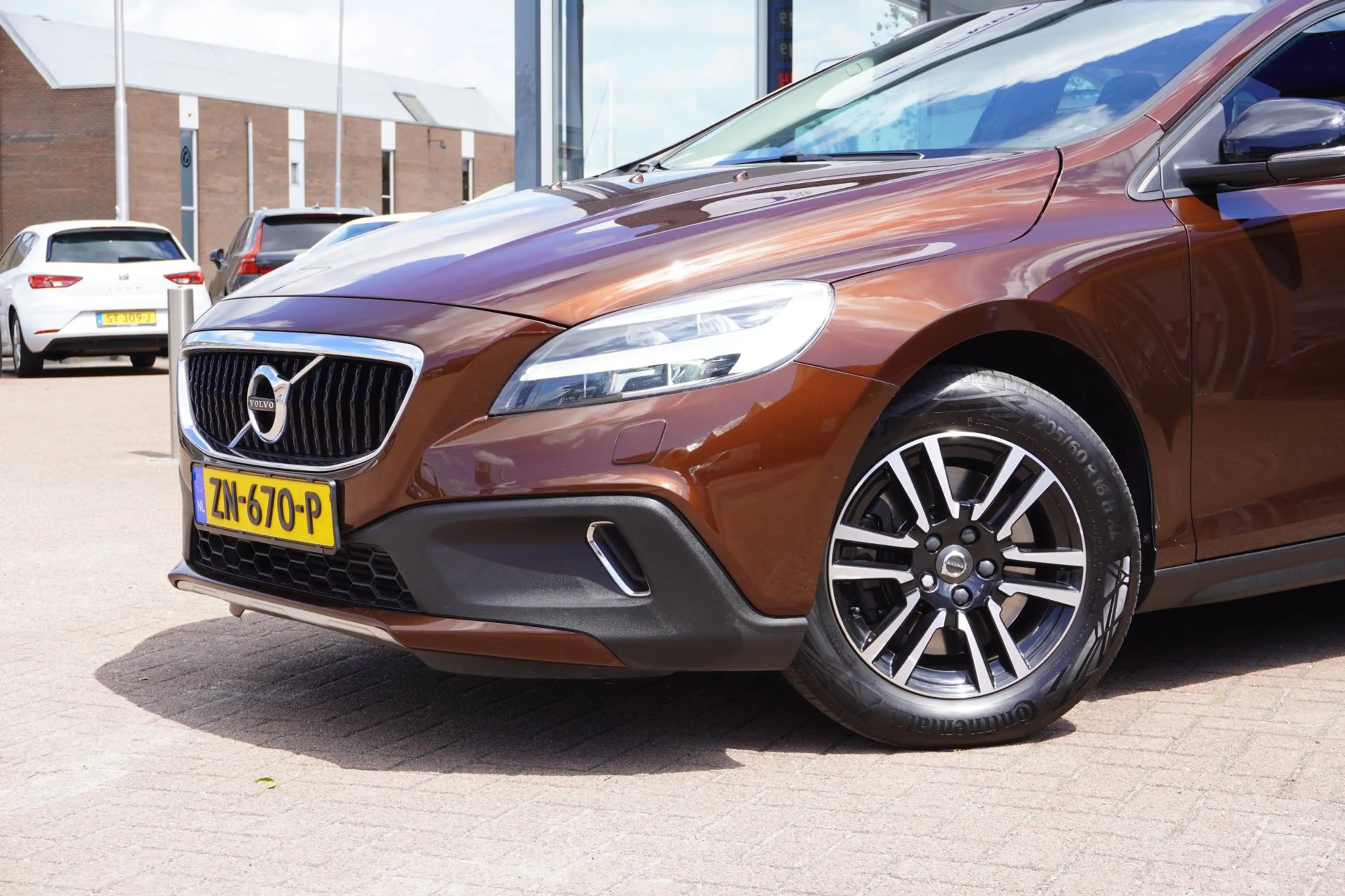Volvo V40 Cross Country 2.0 T4 Kinetic Automaat | Airco | Navigatie | 190P — photo 10