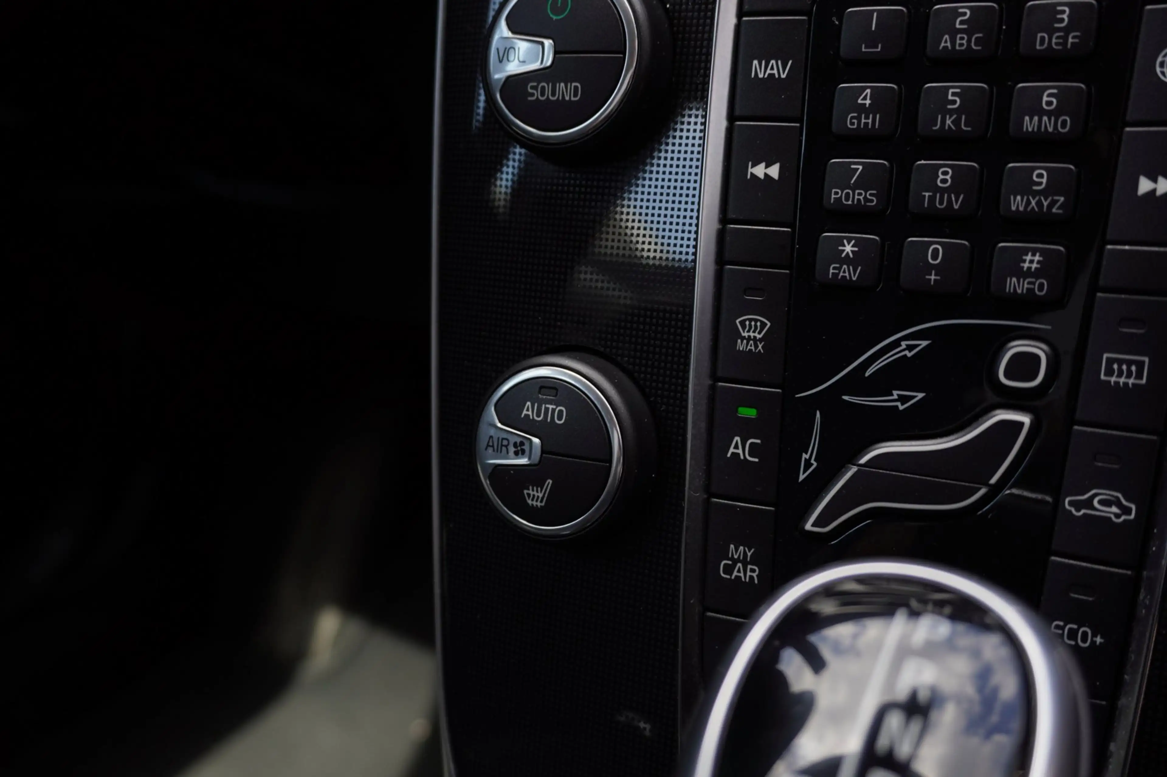 Volvo V40 Cross Country 2.0 T4 Kinetic Automaat | Airco | Navigatie | 190P — photo 24