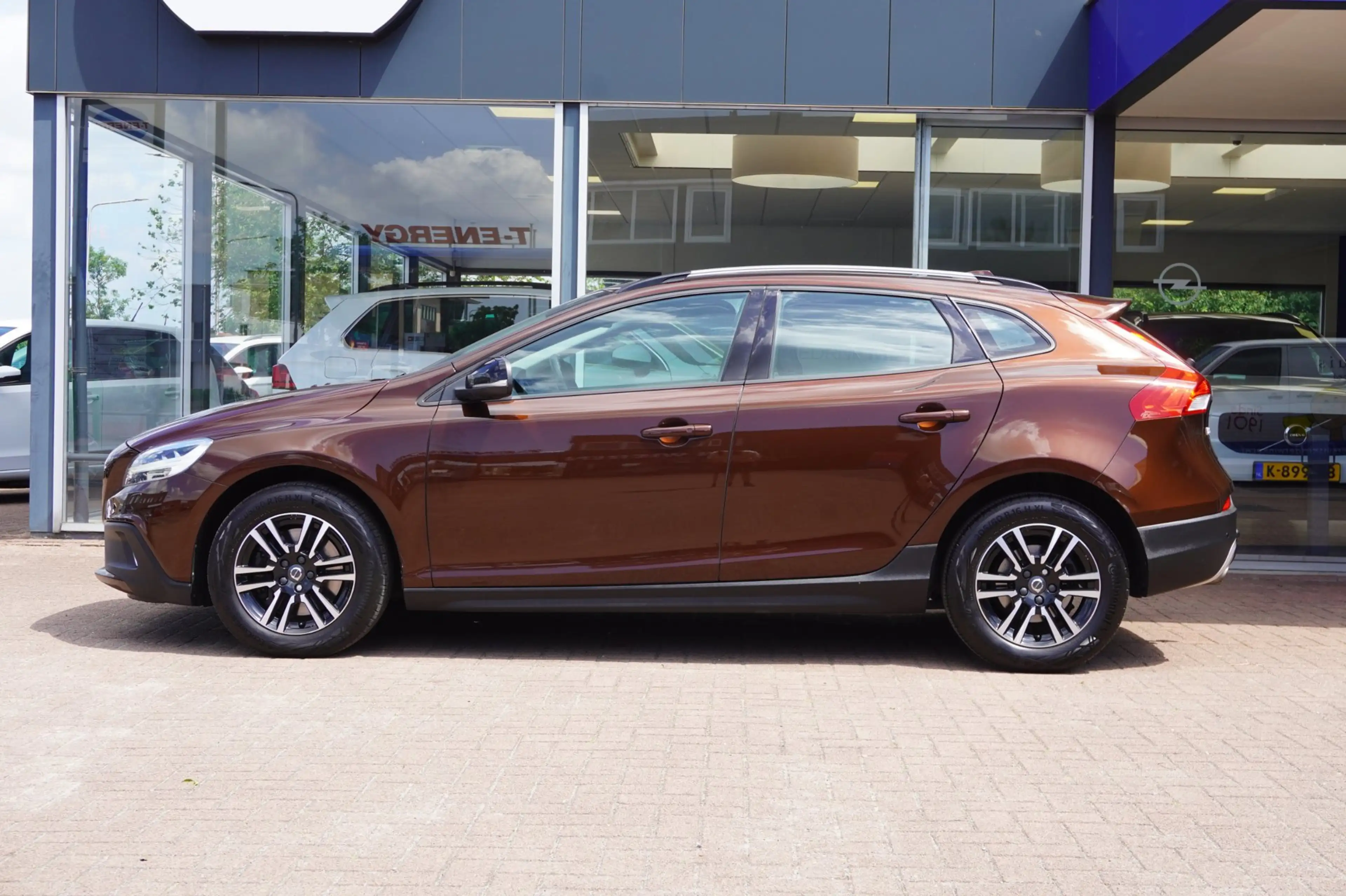 Volvo V40 Cross Country 2.0 T4 Kinetic Automaat | Airco | Navigatie | 190P — photo 2