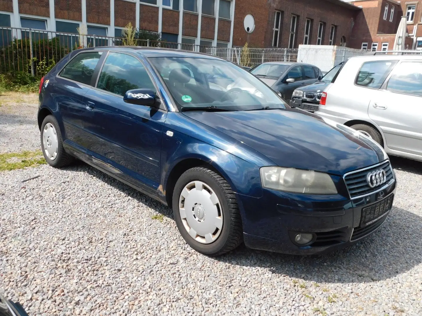 Audi A3 1.6 Attraction Blau - 1