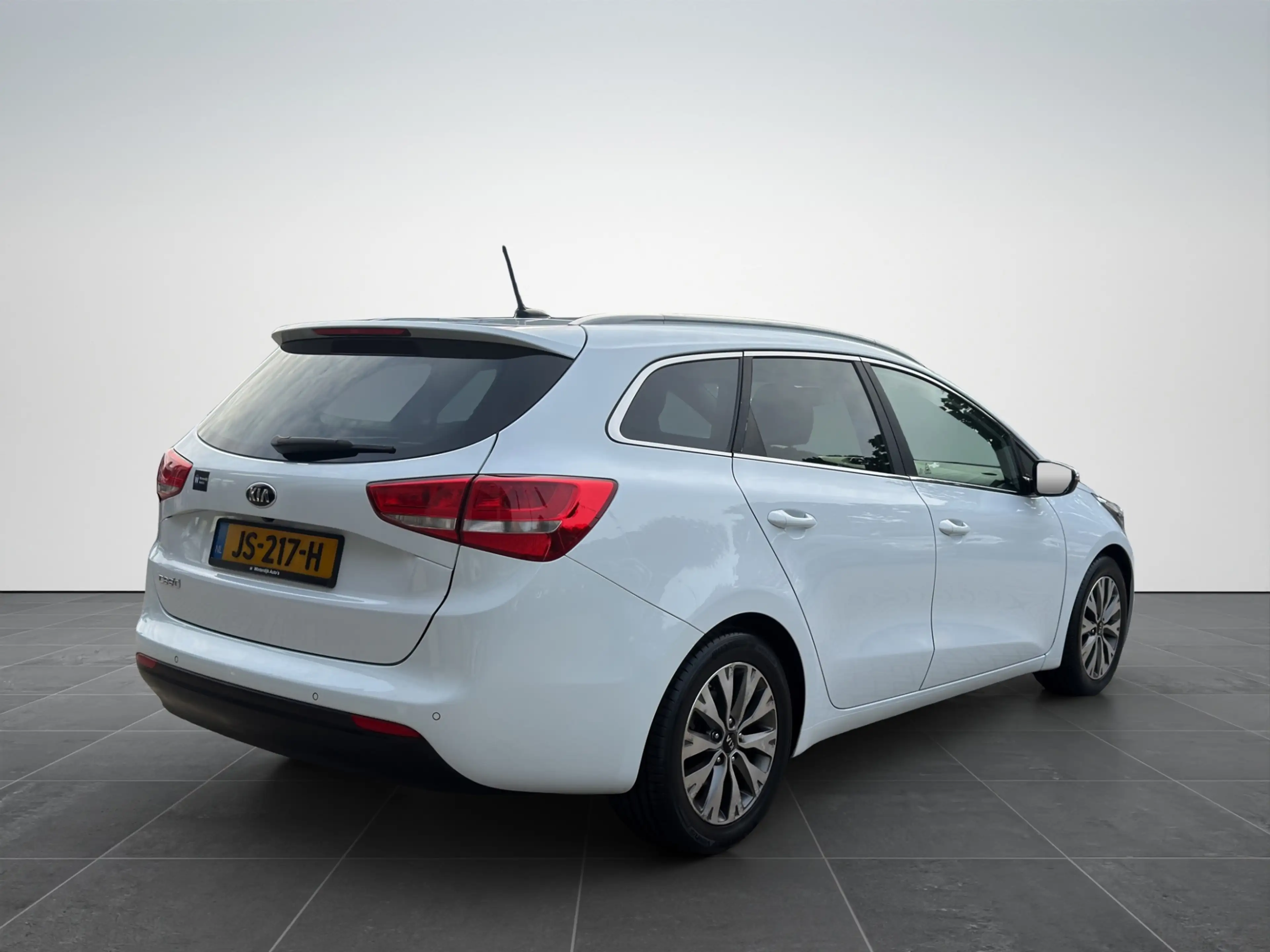 Kia Ceed SW / cee'd SW Sportswagon 1.0 T-GDi DynamicLine Camera|Cruise — photo 6