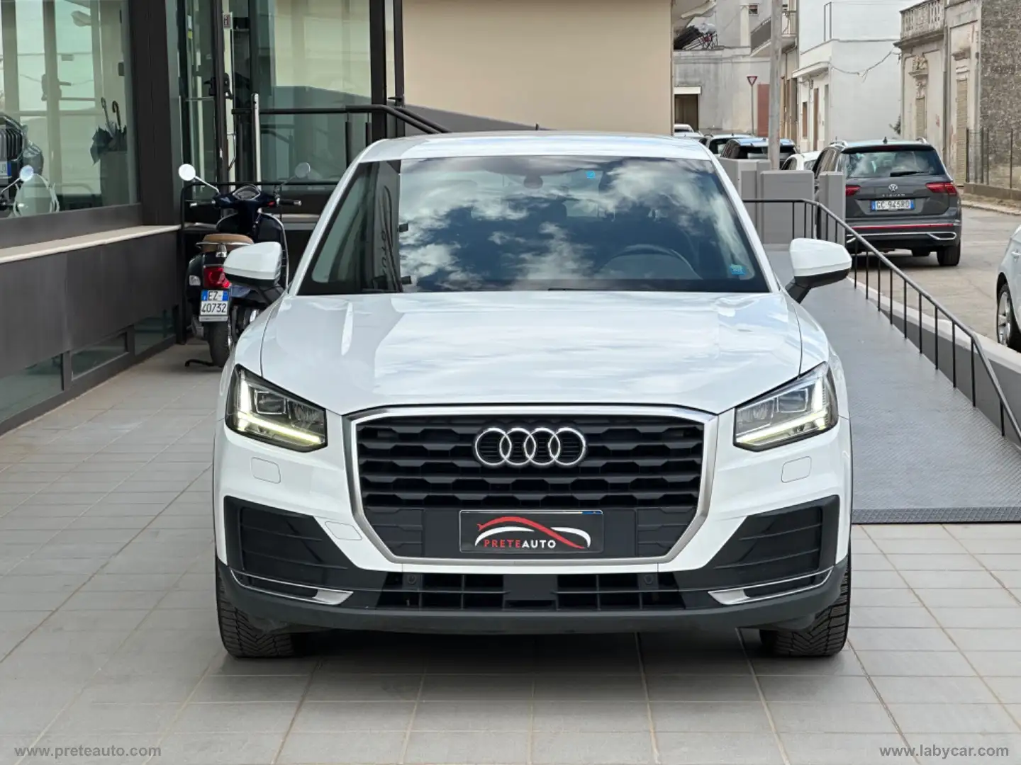 Audi Q2 30 TDI S tronic Business Bianco - 2
