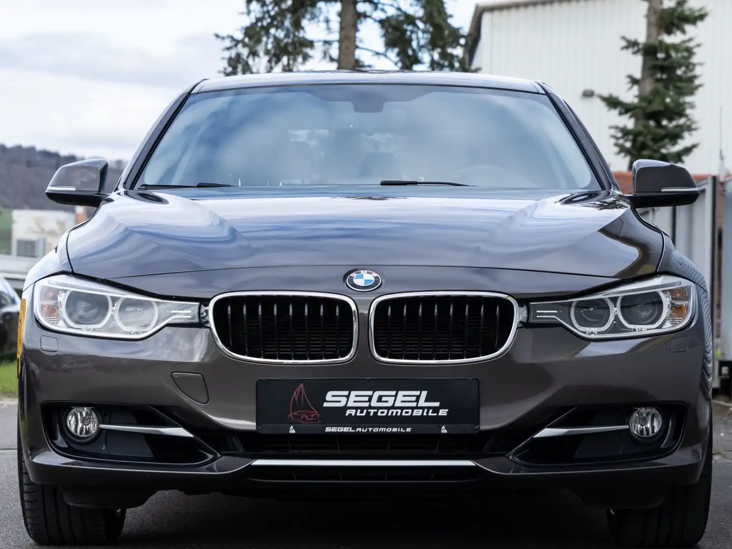 BMW 320 LimxDrive*M-LENKRAD*1.HD*NAVI*SHZ*PDC*XENON* Brun - 2