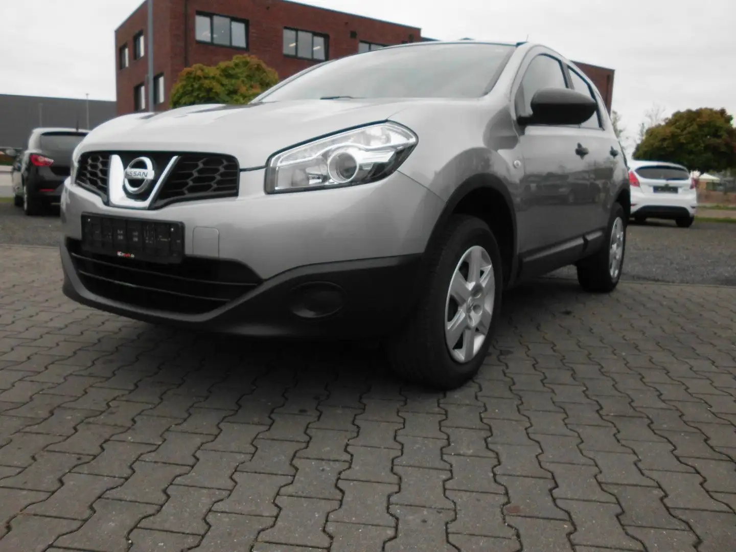 Nissan Qashqai 1.6 Visia KLIMA TEMPOMAT Silber - 2