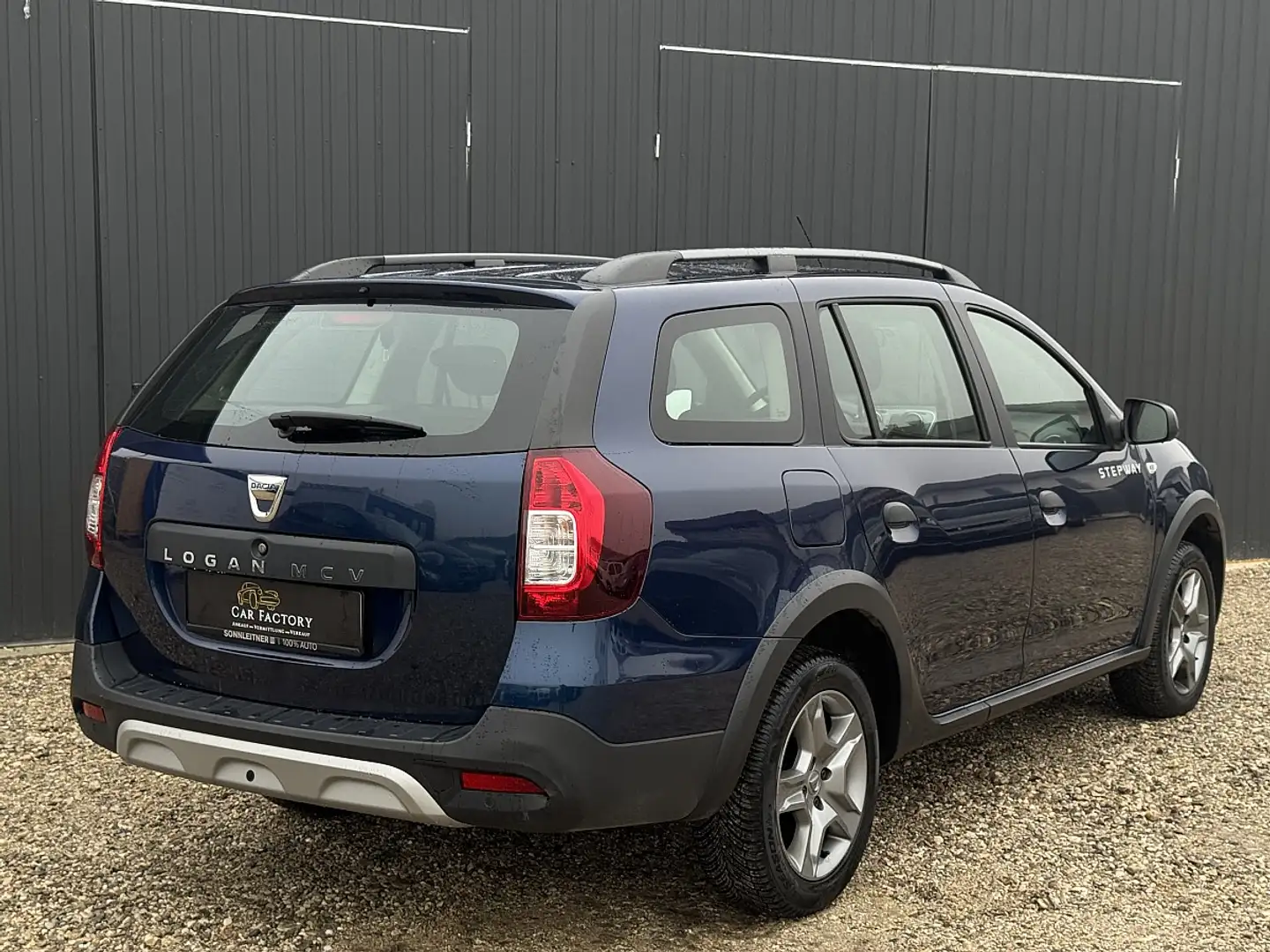 Dacia Logan MCV Stepway TCe 90 Blau - 2