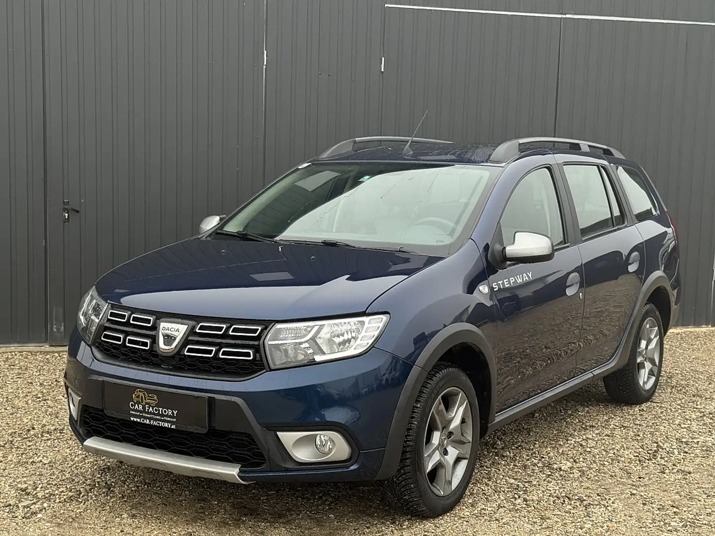 Dacia Logan MCV Stepway TCe 90 Blau - 1