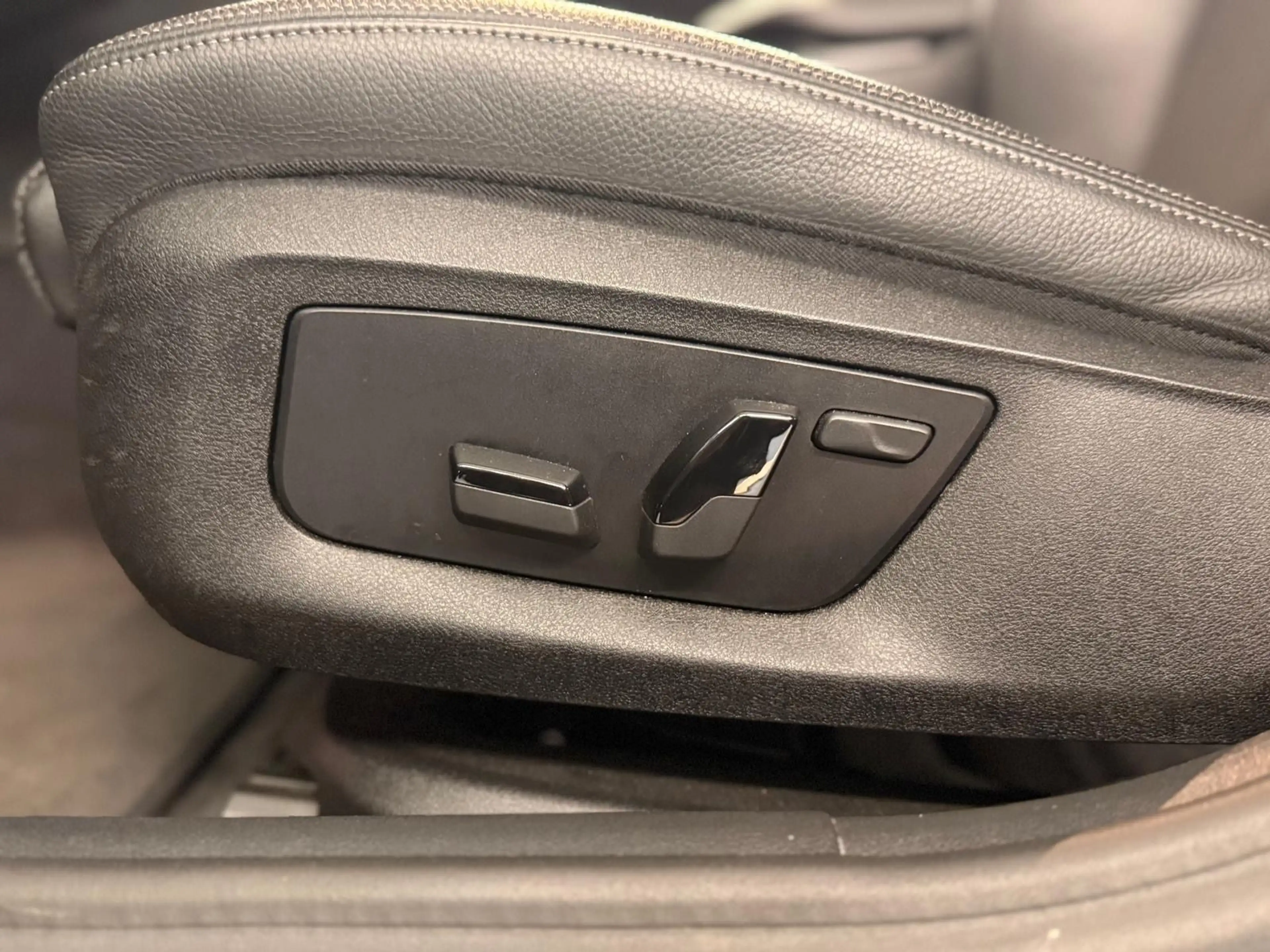 BMW 520 d M-Sport Line Schiebedach*Virtual*Leder*LED — photo 10