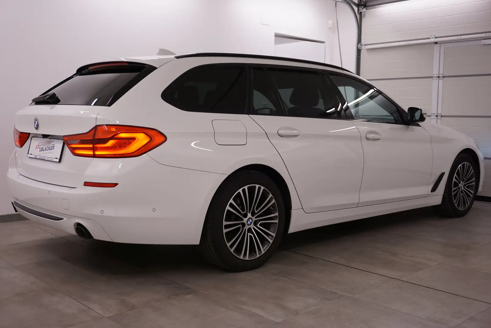 BMW 520 d Sport Line // Abstandstemp. // Harman-Kardon Weiß - 2