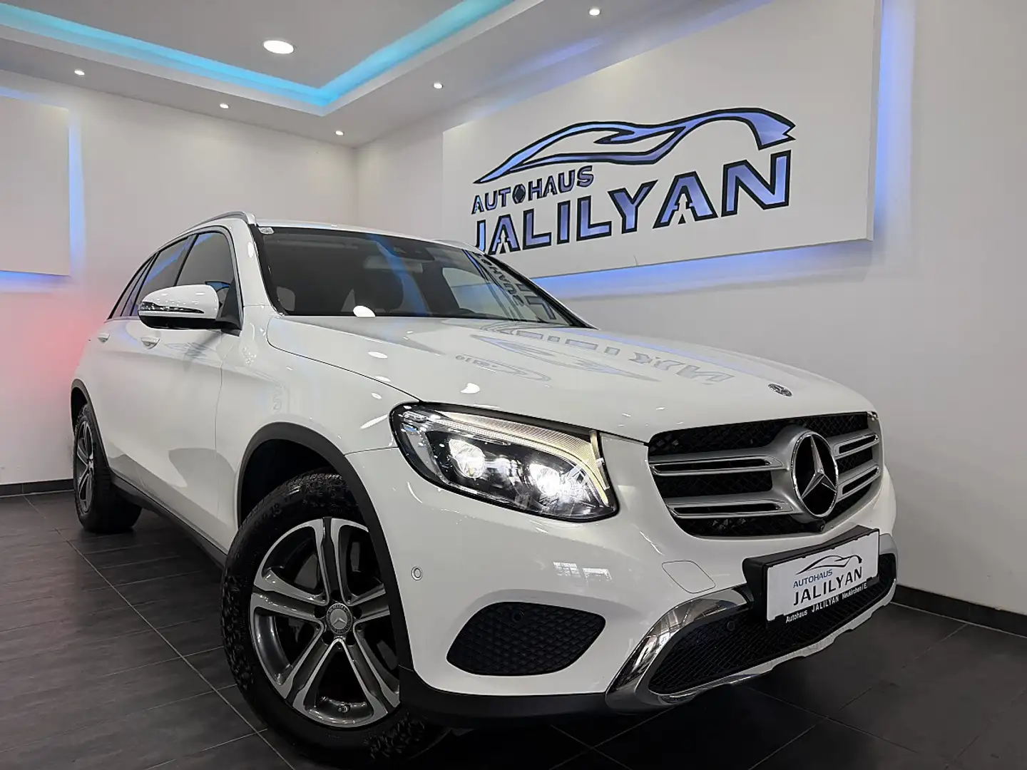Mercedes-Benz GLC 220 d 4MATIC Aut.AMG-LINE,AHK,NAVI,LEDER,360° Kamera Weiß - 1