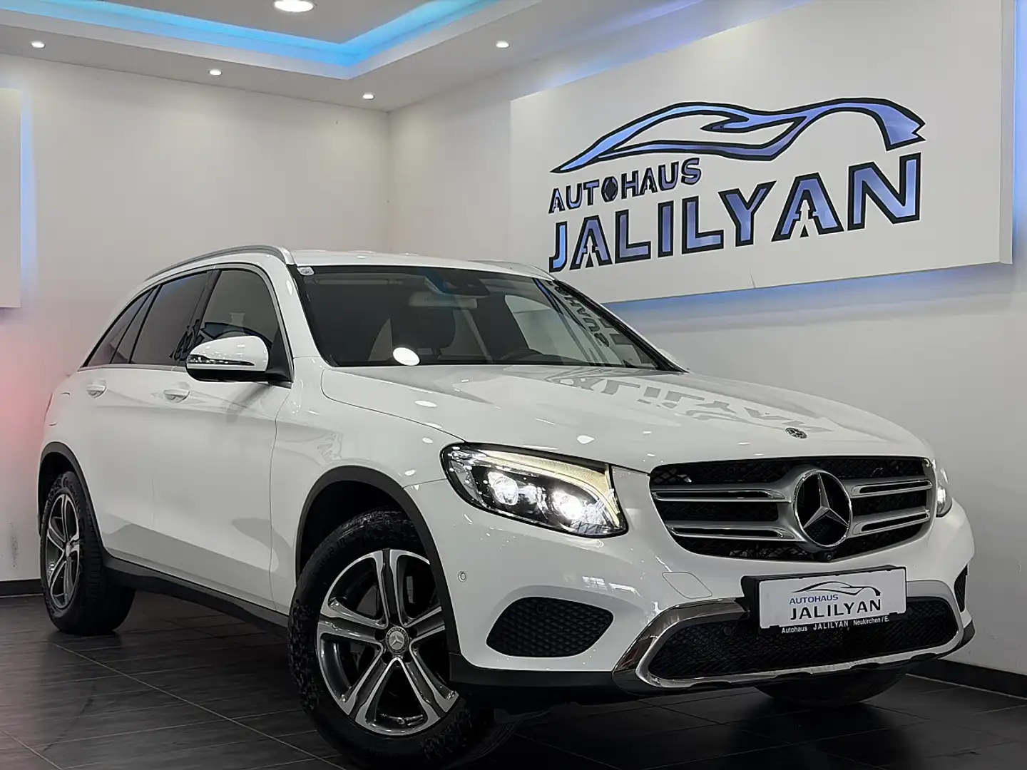 Mercedes-Benz GLC 220 d 4MATIC Aut.AMG-LINE,AHK,NAVI,LEDER,360° Kamera Weiß - 2