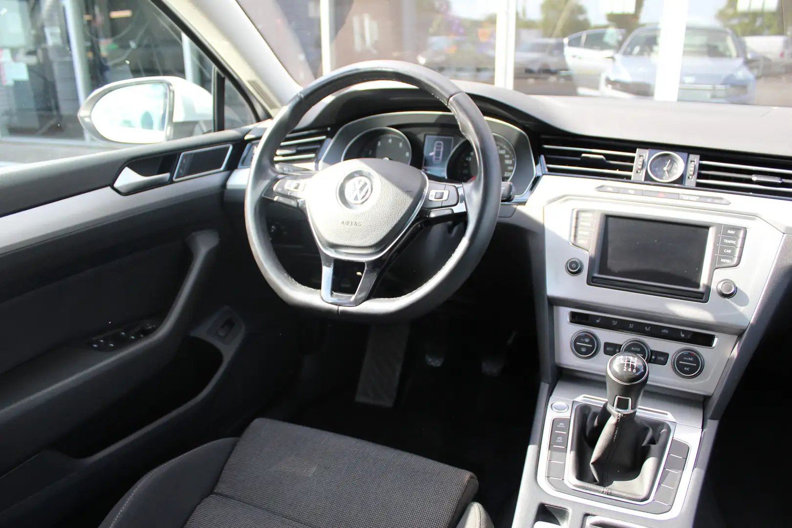 Volkswagen Passat 1.4 TSI ACT Comfortline | Pano | Trekhaak | LED Gri - 2
