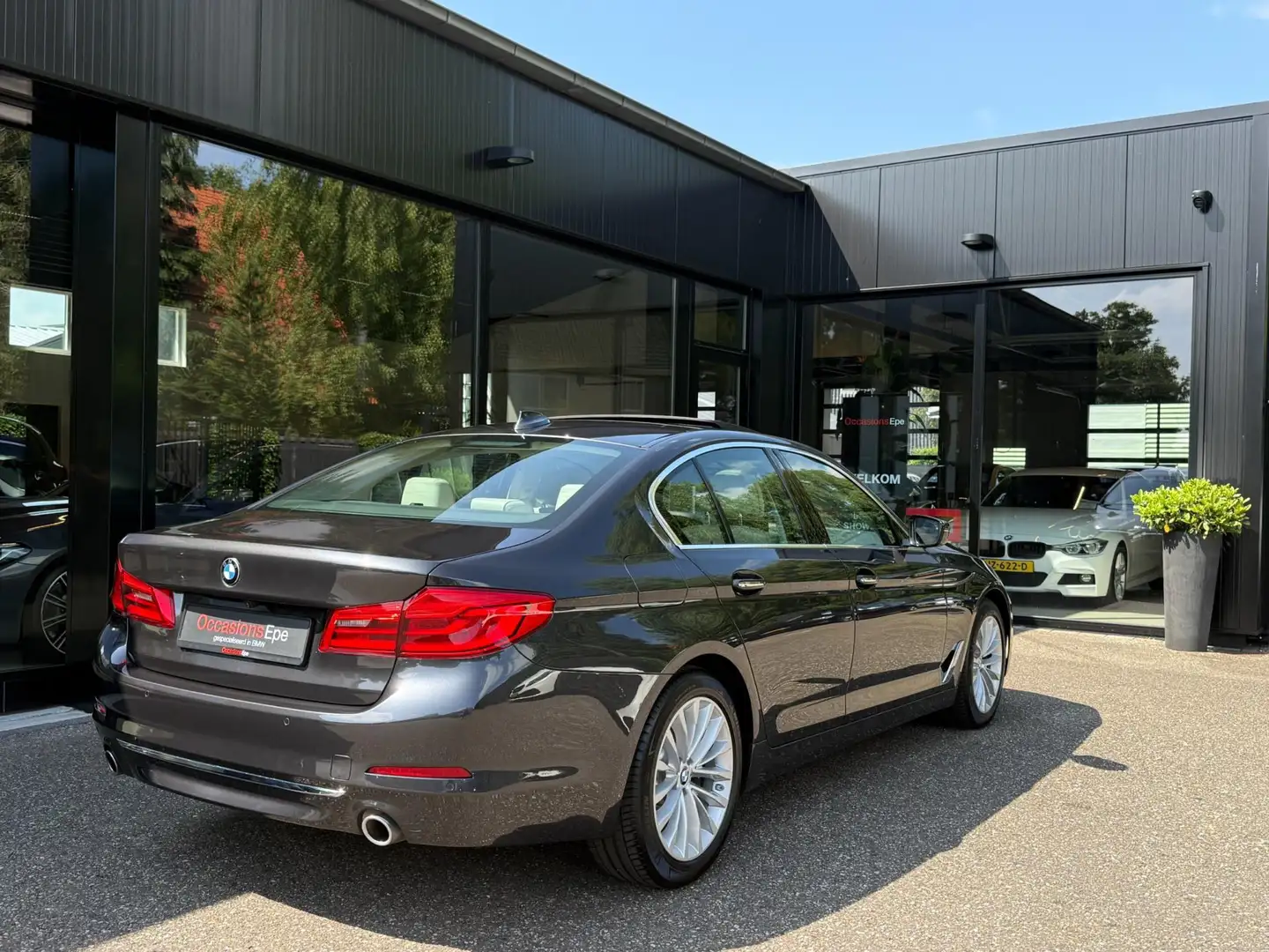 BMW 520 5-Serie 520i Luxury Line Schuifdak Exclusief Nappa Grijs - 2