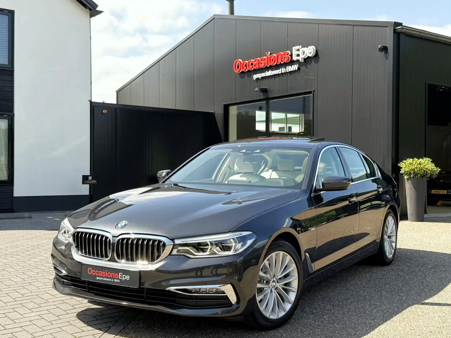 BMW 520 5-Serie 520i Luxury Line Schuifdak Exclusief Nappa Grijs - 1