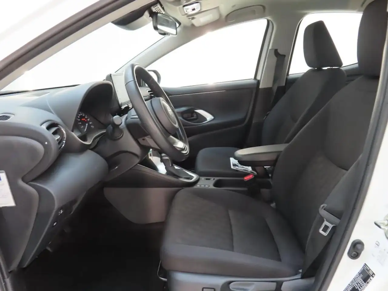 Toyota Yaris 1.5 HYBRID 115 ACTIVE I AUTOMAAT I APPLE CARPLAY I, миниатюра 5