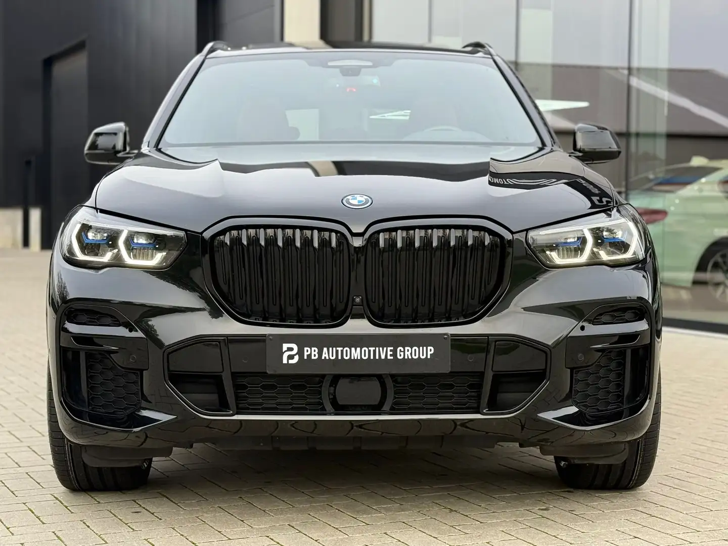 BMW X5 45e-Pano-Luchtvering-CrystalPook-Head Up-ACC-360 Zwart - 2