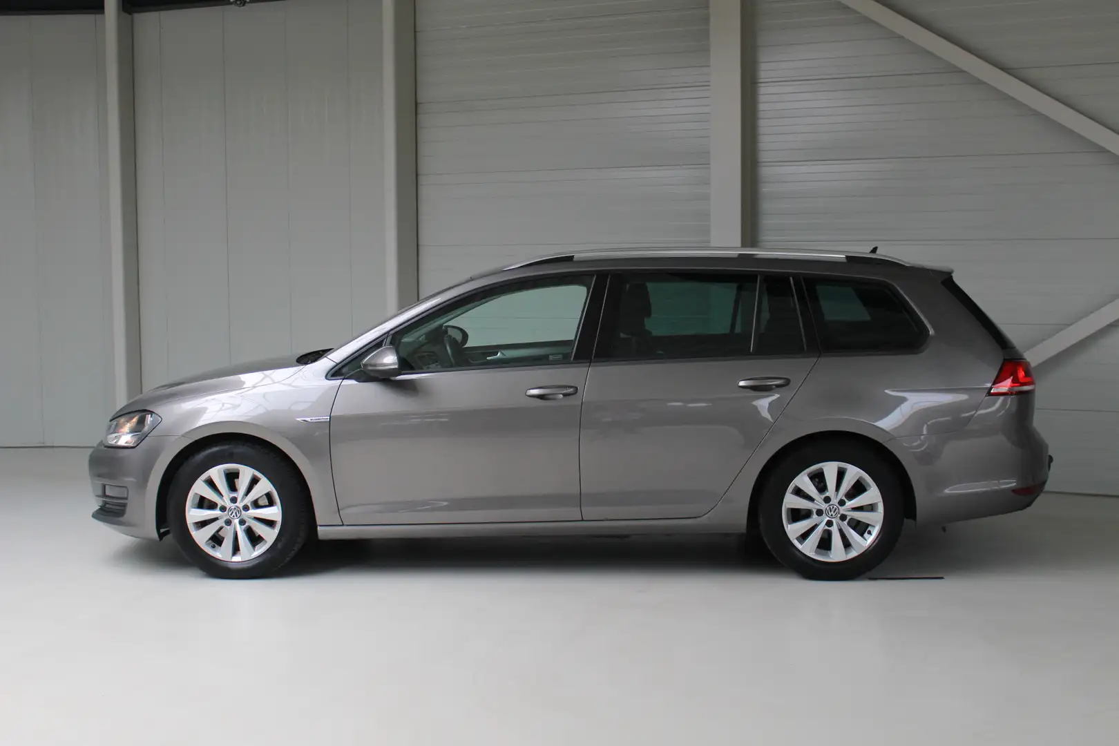 Volkswagen Golf Variant 1.0 TSI Business Edition Connected Automaat Naviga Grijs - 2