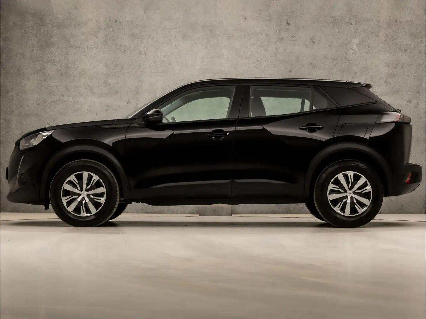 Peugeot 2008 1.2 PureTech Sport (APPLE CARPLAY, LANE ASSIST, PA Zwart - 2