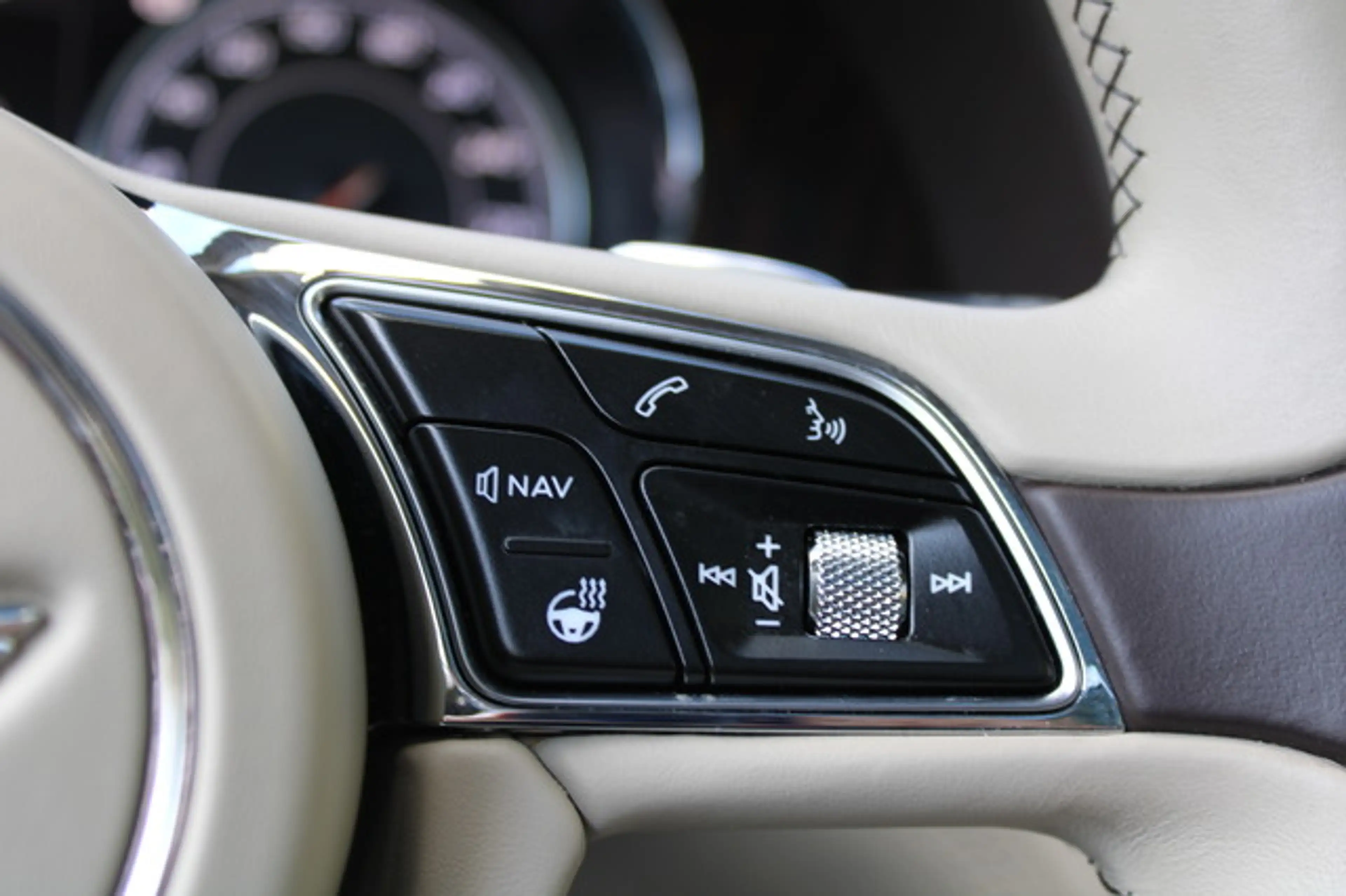 Bentley Bentayga V8 Mulliner Pano/City/Touring/22"/HUD — photo 11