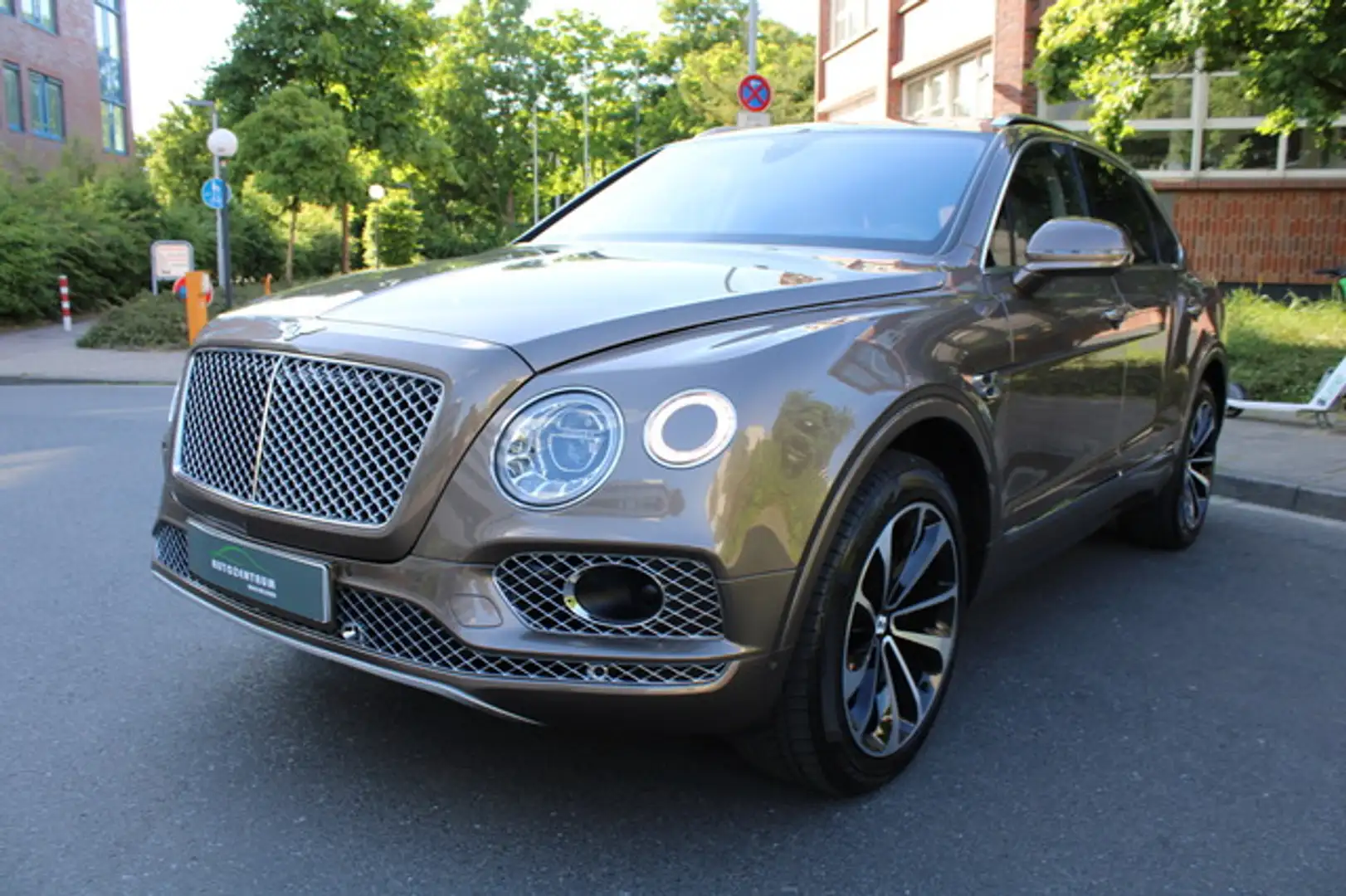 Bentley Bentayga V8 Mulliner Pano/City/Touring/22"/HUD Brun - 2