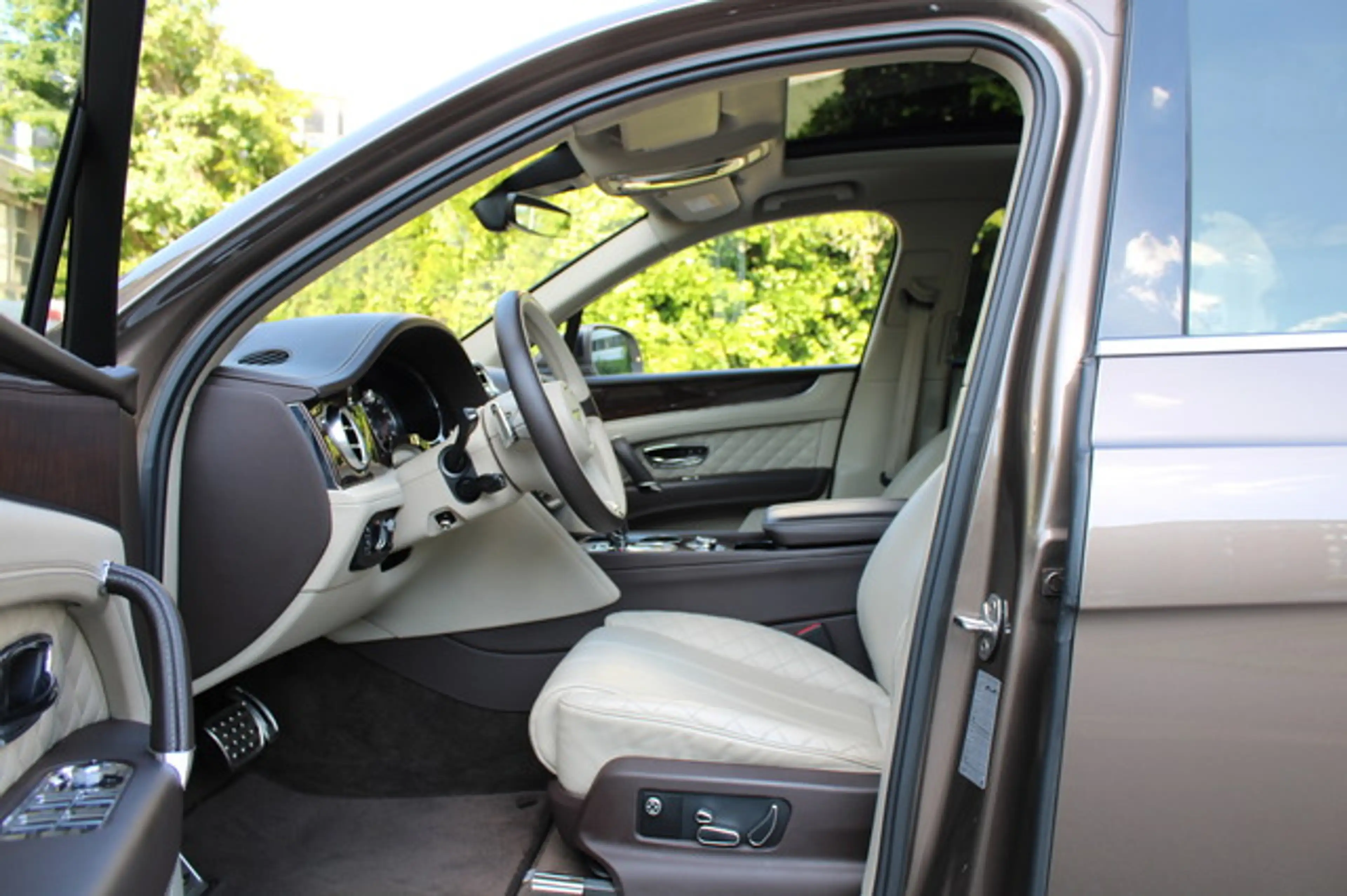 Bentley Bentayga V8 Mulliner Pano/City/Touring/22"/HUD — photo 7