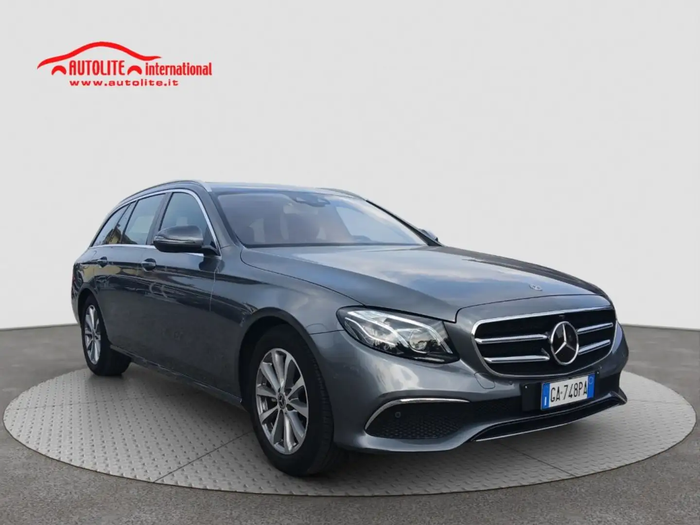 Mercedes-Benz E 220 d S.W. 4Matic Auto Business Sport Gris - 2
