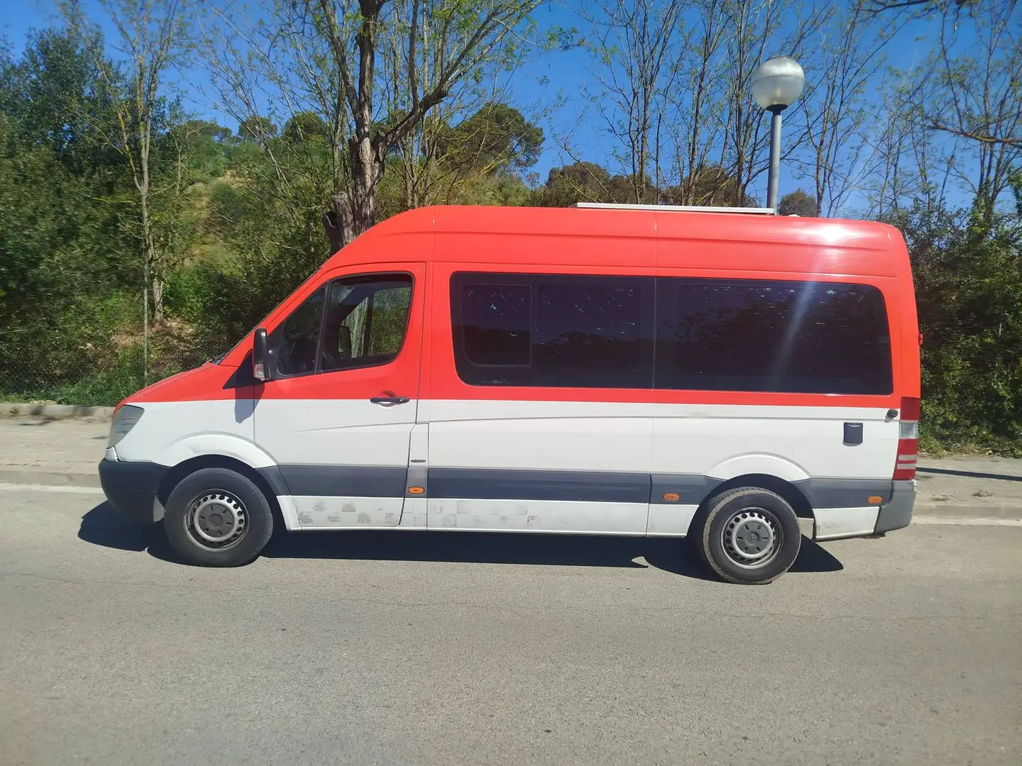 Mercedes-Benz Sprinter Sprinter Furgón 318CDI Compacto Rojo - 2