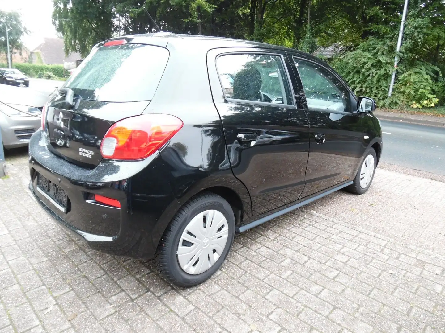 Mitsubishi Space Star Edition 5-Türer*Klima*Scheckheftgepf. Schwarz - 2
