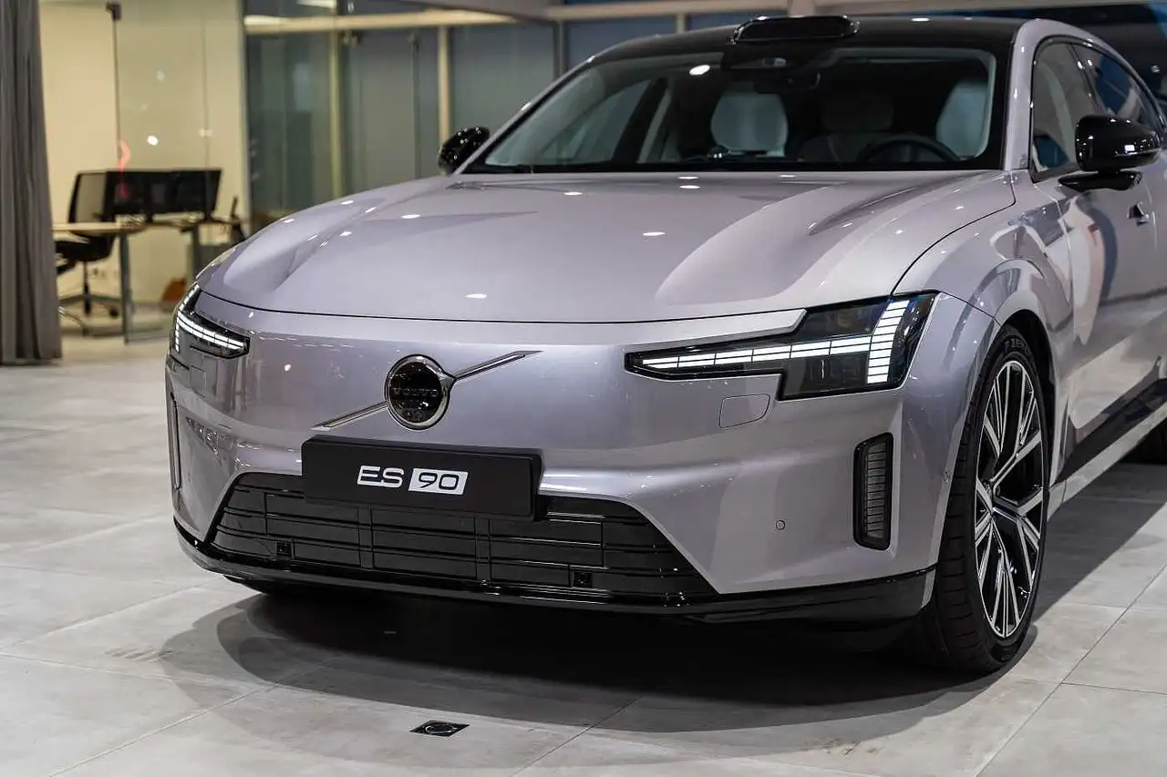 Volvo ES90 2026