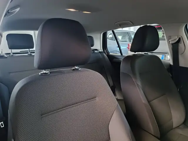 Volkswagen Golf view 13