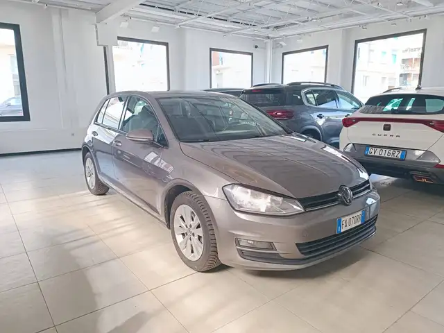 Volkswagen Golf view 3