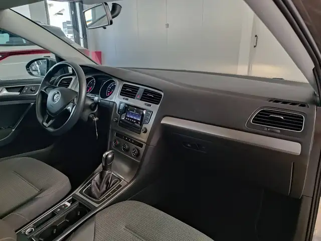 Volkswagen Golf view 14