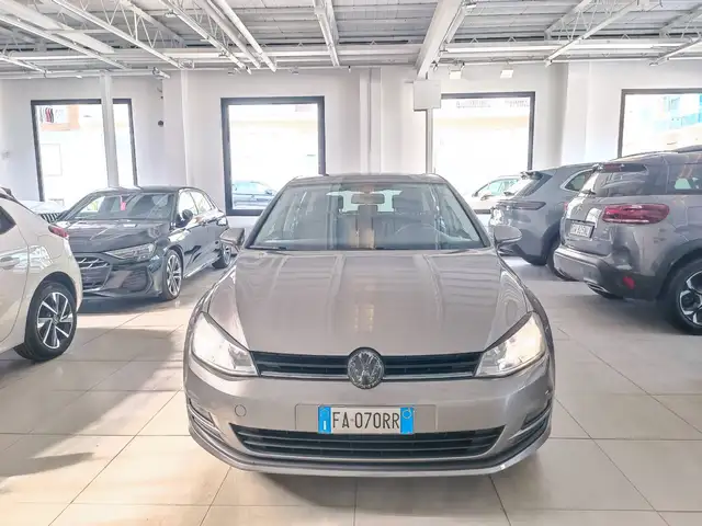 Volkswagen Golf view 5
