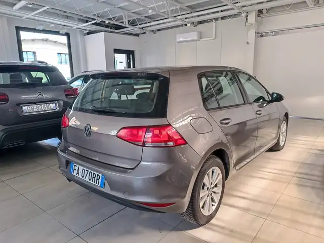 Volkswagen Golf view 4