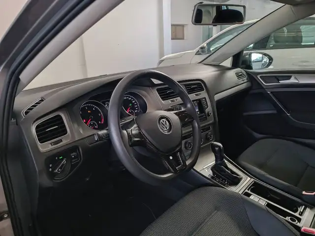 Volkswagen Golf view 6