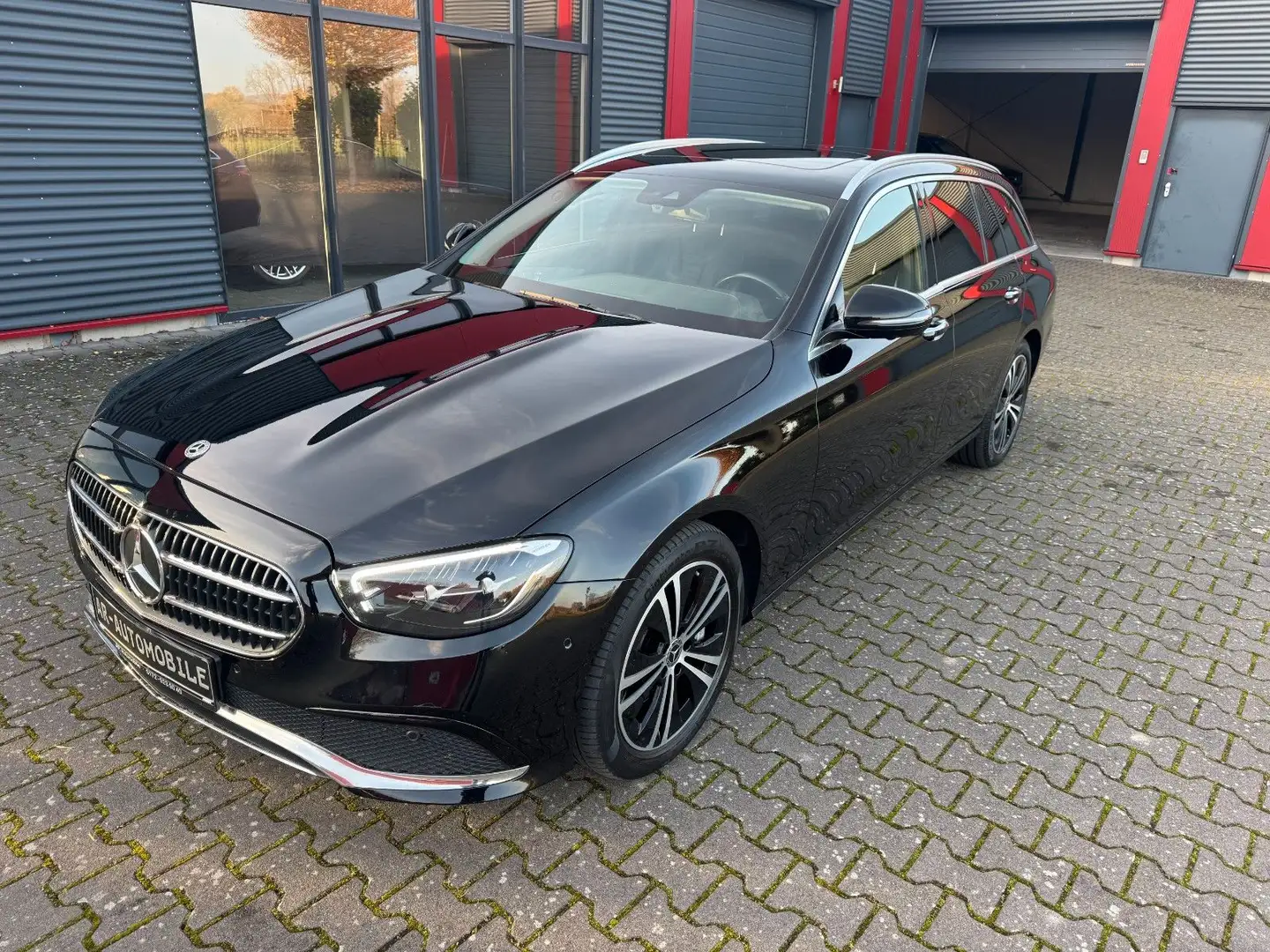 Mercedes-Benz E 450 T 4M Avantgarde Standheizung LEDER LED 360 Noir - 1