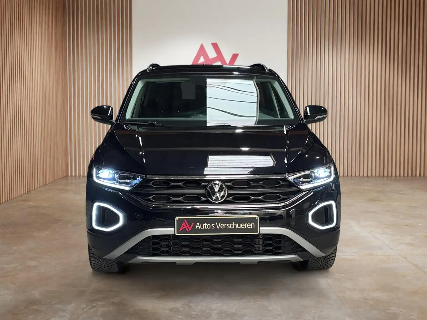Volkswagen T-Roc 1.0 TSI Life ** Park Assist | Navi/Carplay | Ze... Zwart - 2