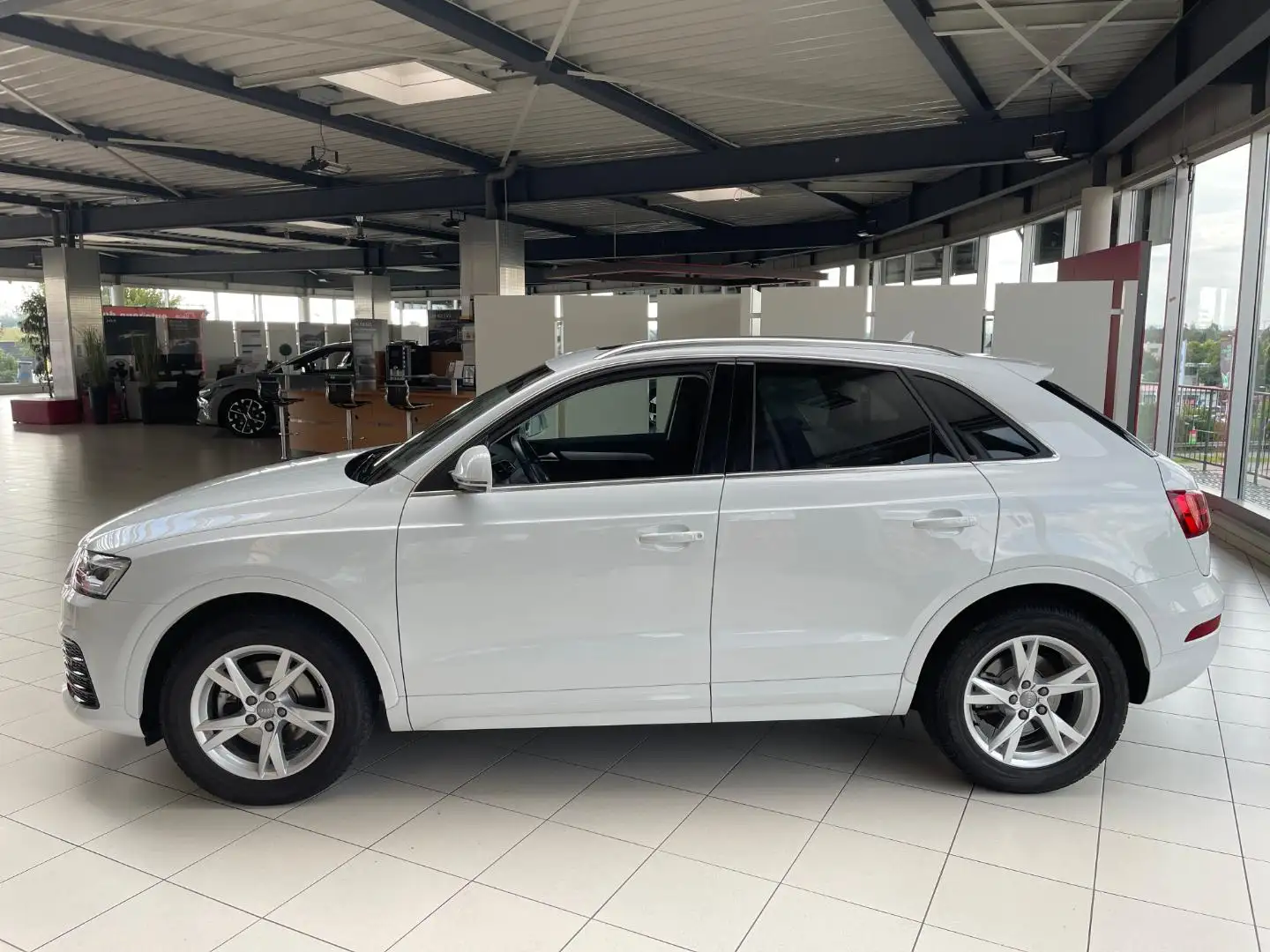 Audi Q3 2.0TFSI sport quattro+Navi+LED+Sitzheizung+++ Weiß - 2