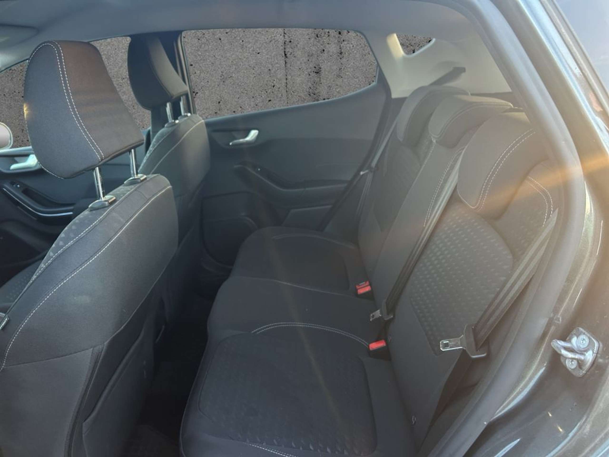 Fahrzeugabbildung Ford Fiesta 1.0 EcoBoost S&S TITANIUM X - mit KI generiert/bearbeitet