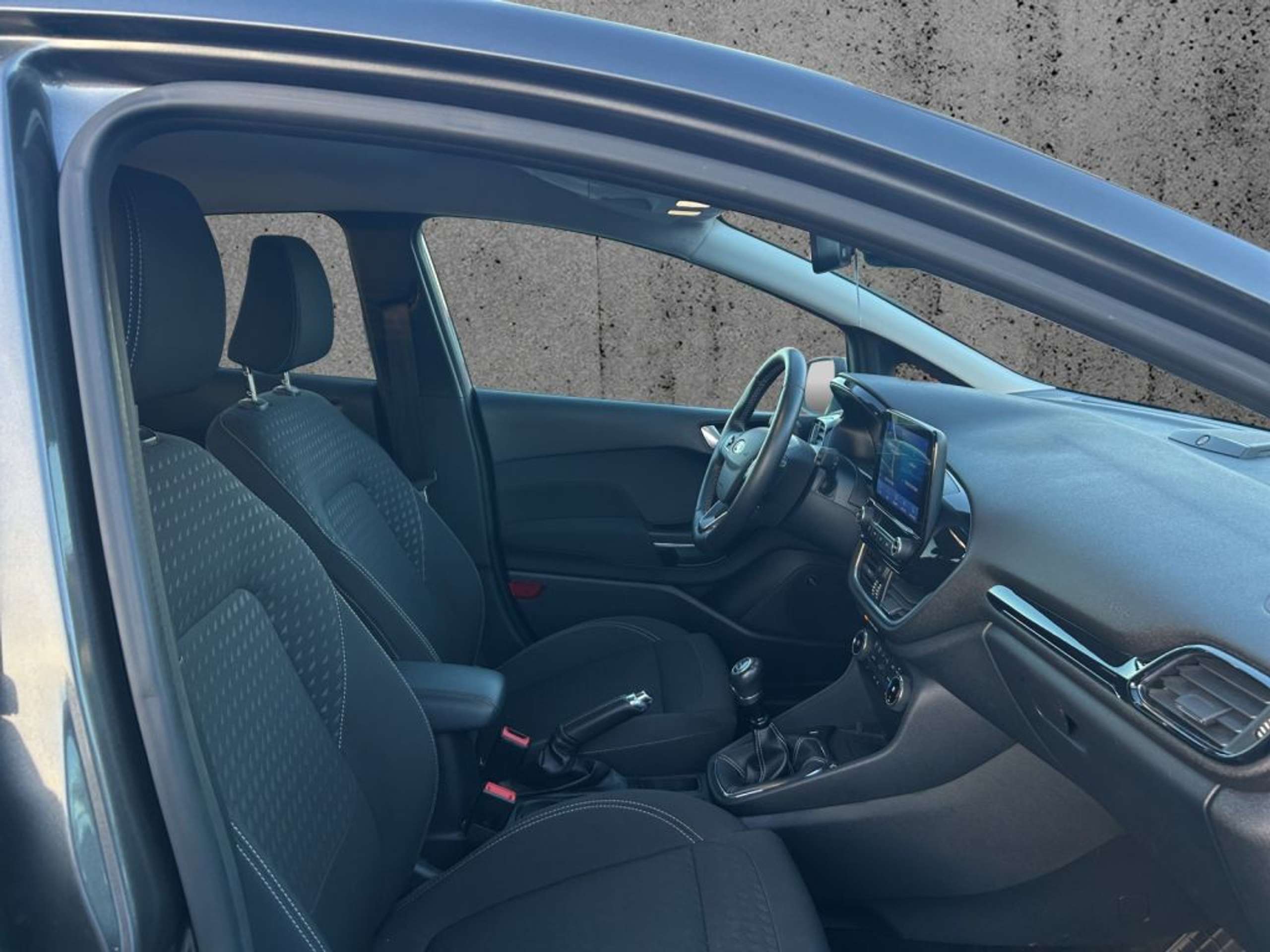 Fahrzeugabbildung Ford Fiesta 1.0 EcoBoost S&S TITANIUM X - mit KI generiert/bearbeitet