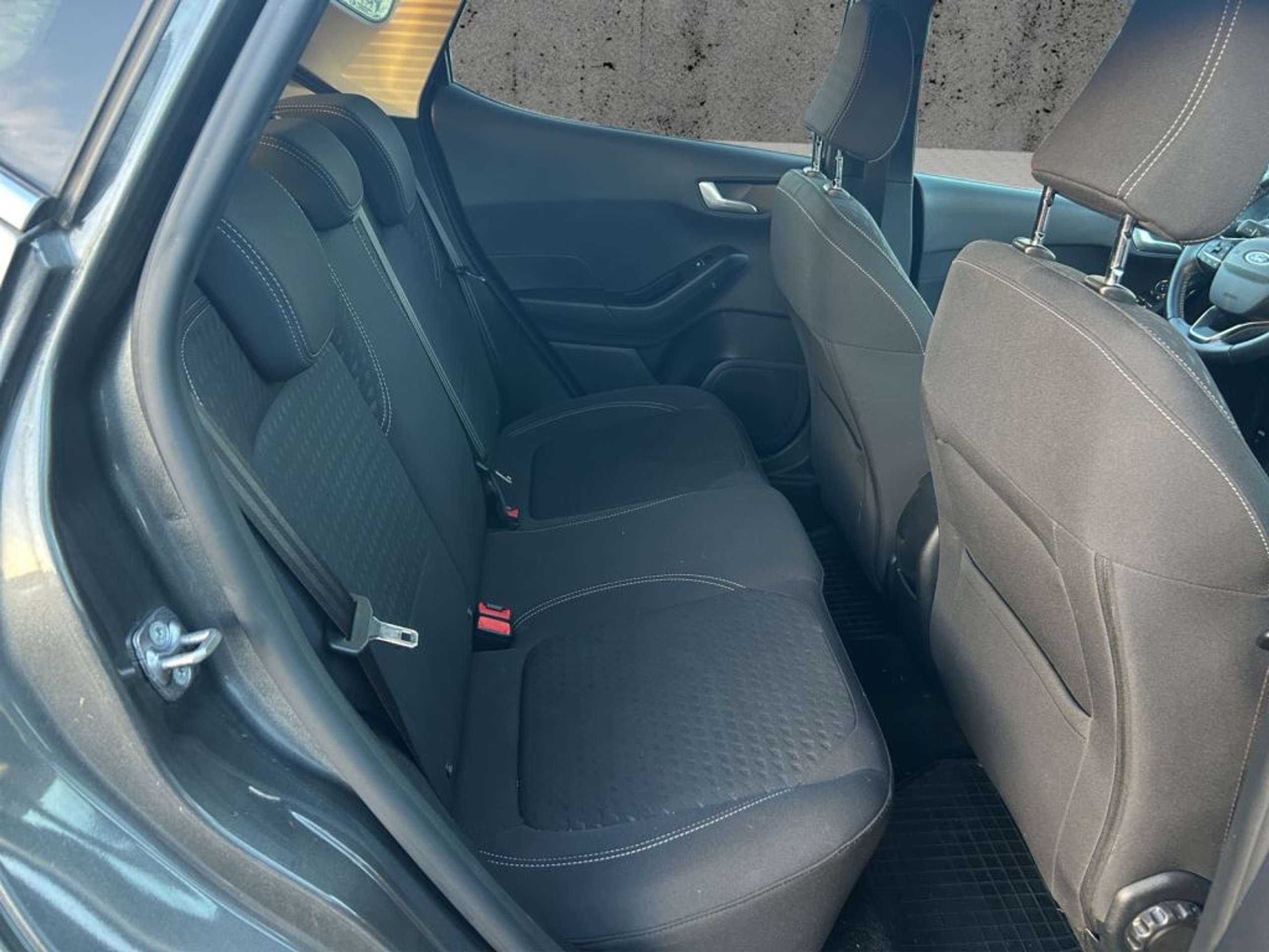 Fahrzeugabbildung Ford Fiesta 1.0 EcoBoost S&S TITANIUM X - mit KI generiert/bearbeitet