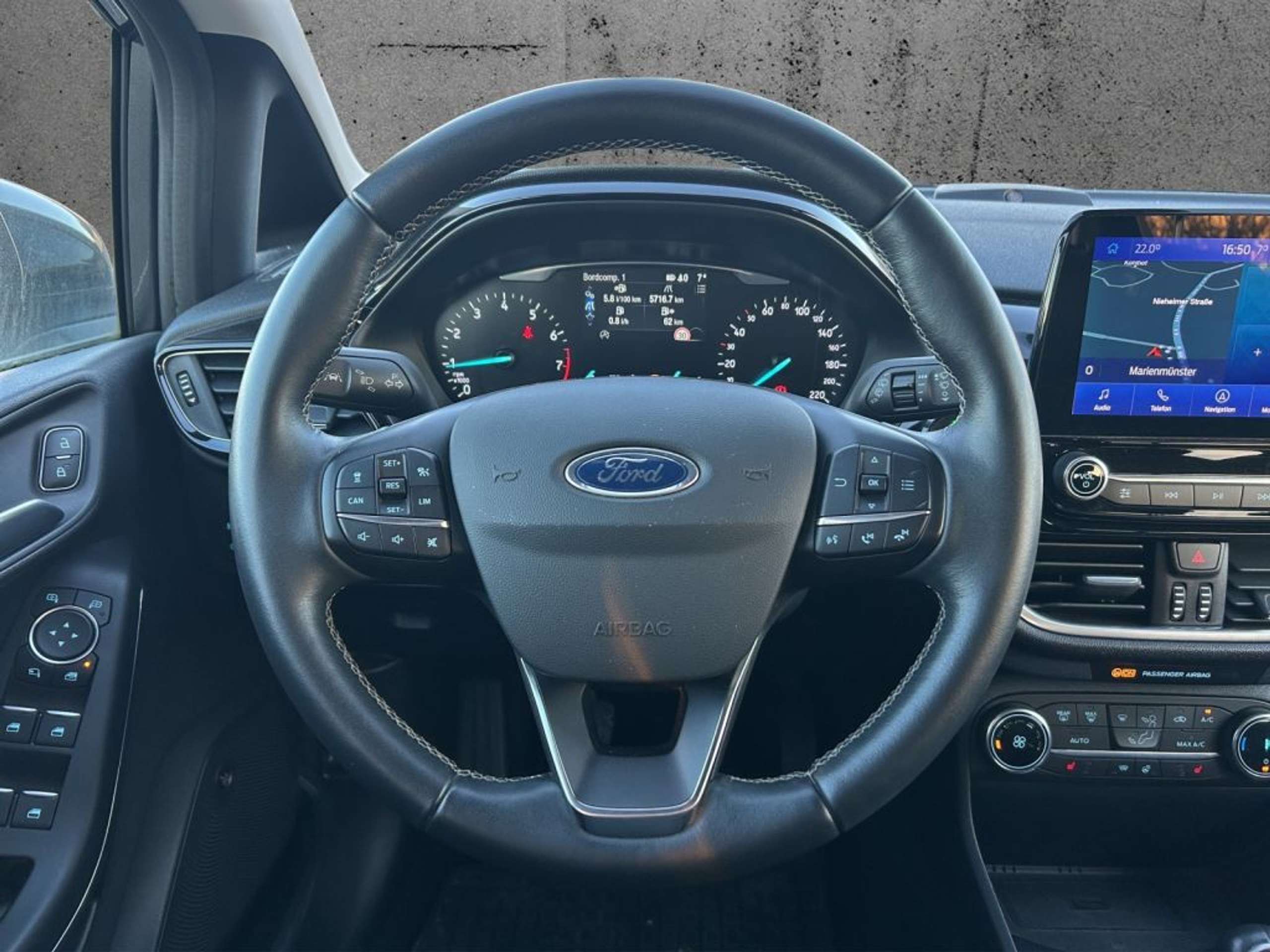 Fahrzeugabbildung Ford Fiesta 1.0 EcoBoost S&S TITANIUM X - mit KI generiert/bearbeitet