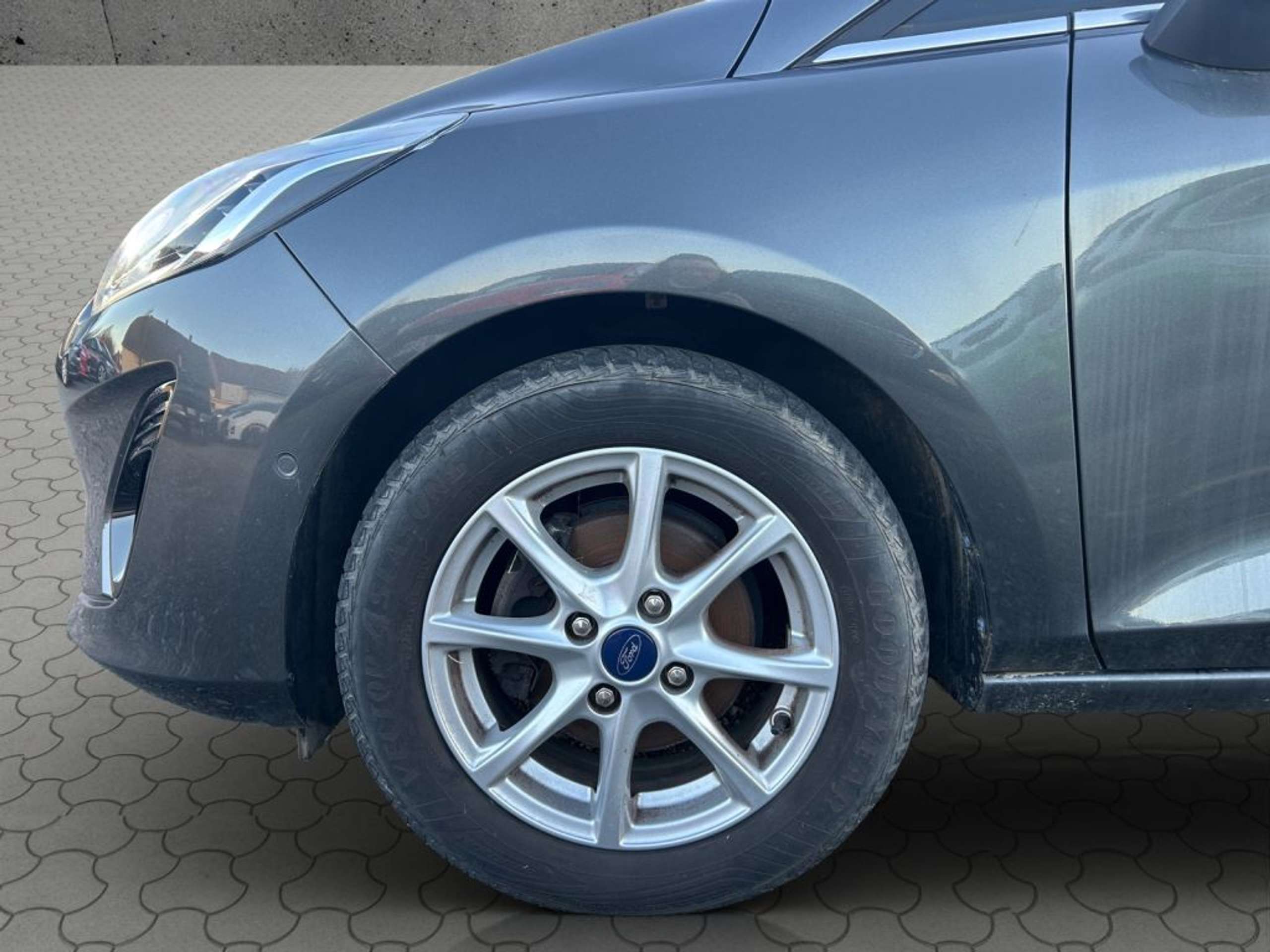 Fahrzeugabbildung Ford Fiesta 1.0 EcoBoost S&S TITANIUM X - mit KI generiert/bearbeitet