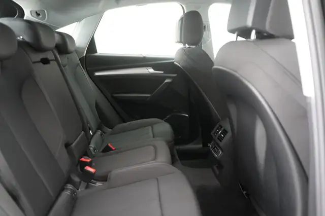 Audi Q5 view 8