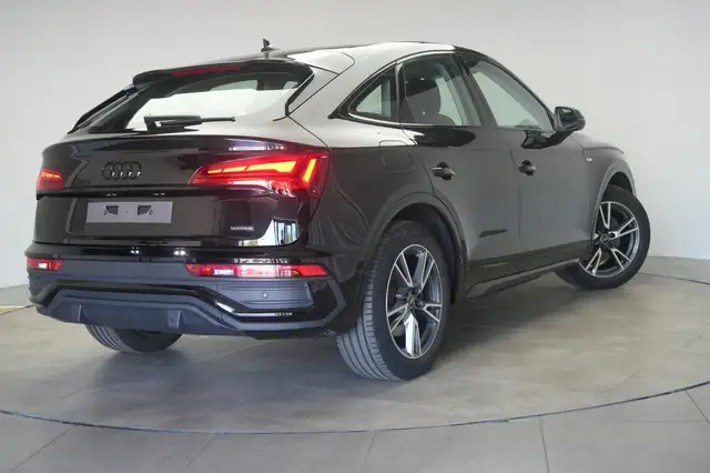 Audi Q5 view 5