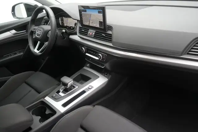 Audi Q5 view 7